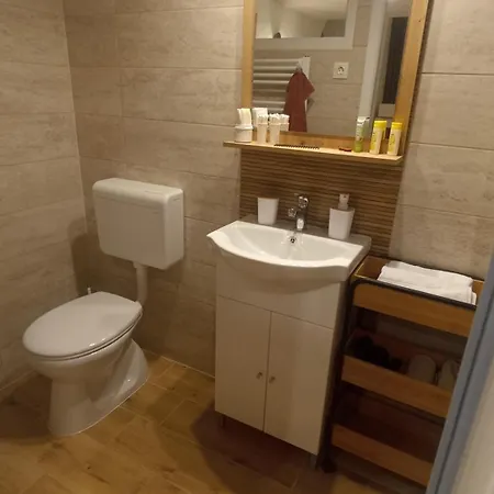 Pecs Inn Apartmán *