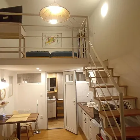 Pecs Inn דירה *